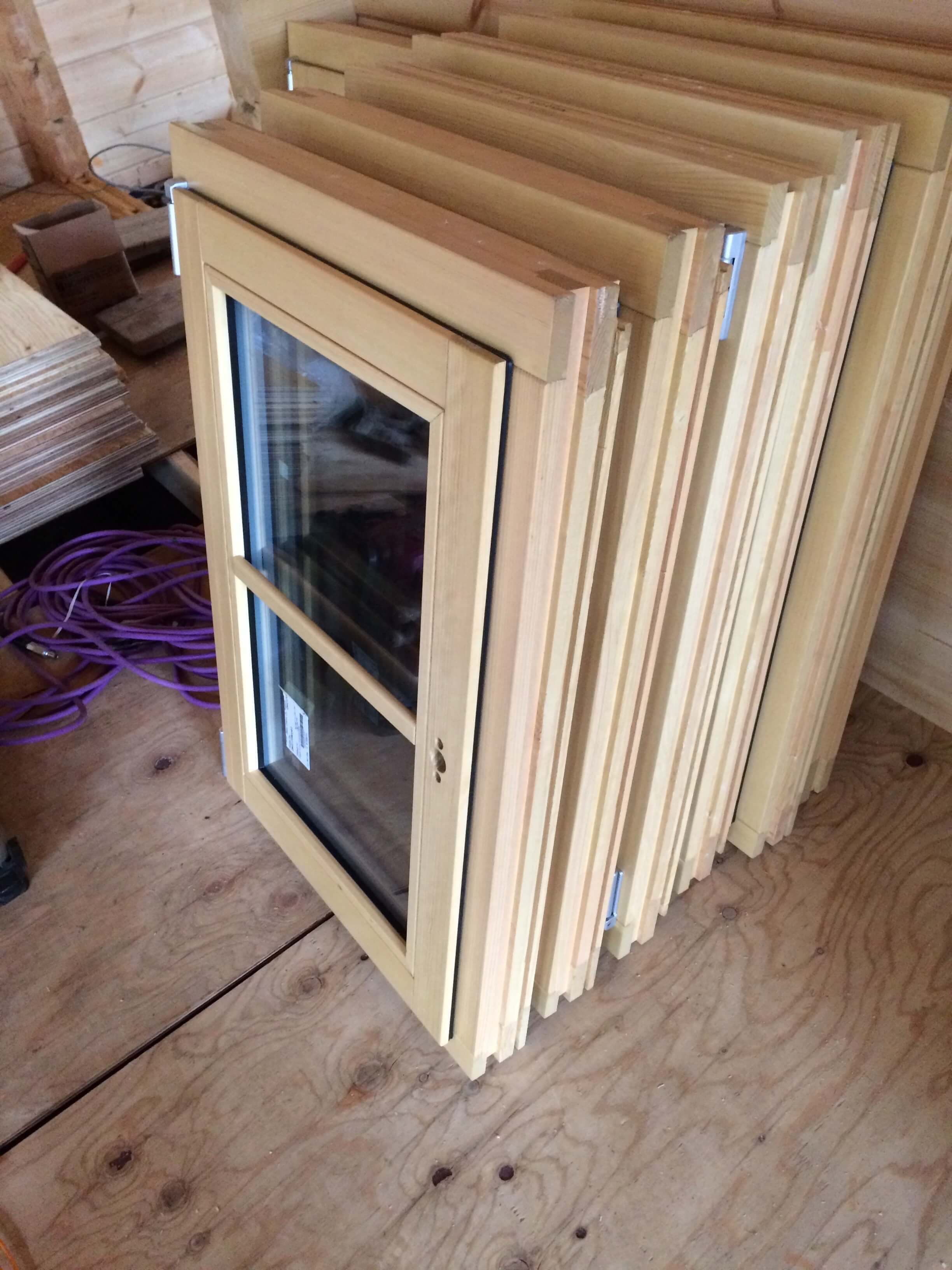 ログハウス 木製窓 トリプルガラス